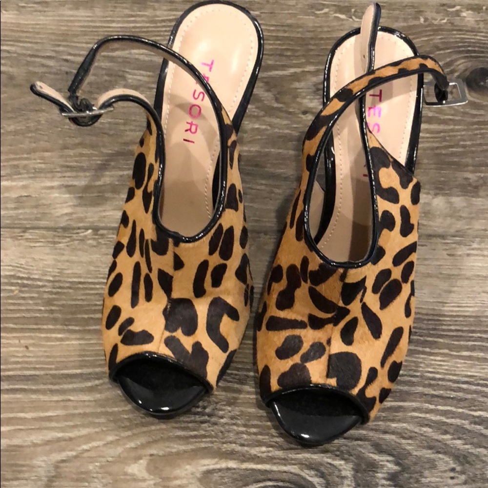 Women’s Tesori leopard heels